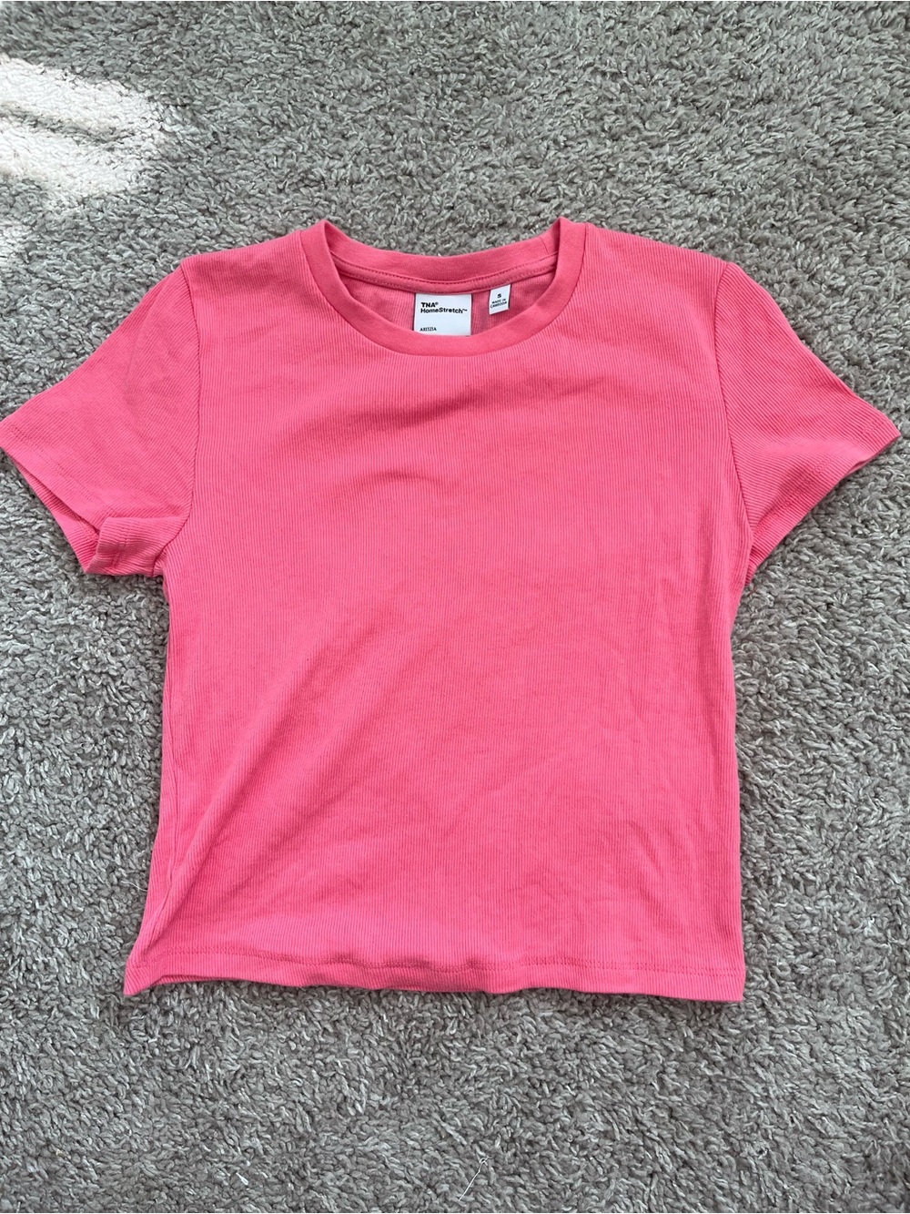 Aritzia TNA Homestretch Ribbed Pink Baby Tee Size Small